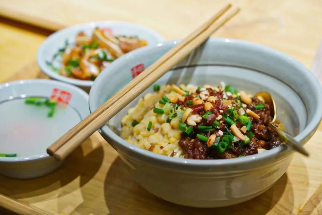三年逆势开店60家，获中国快餐百强企业称号，这家重庆本土连锁小面馆凭什么？