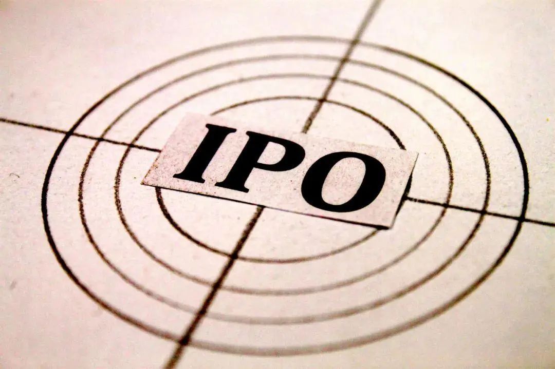 茶百道、霸王茶姬等多家新茶饮企业扎推IPO,准备讲“加盟”故事吗?
