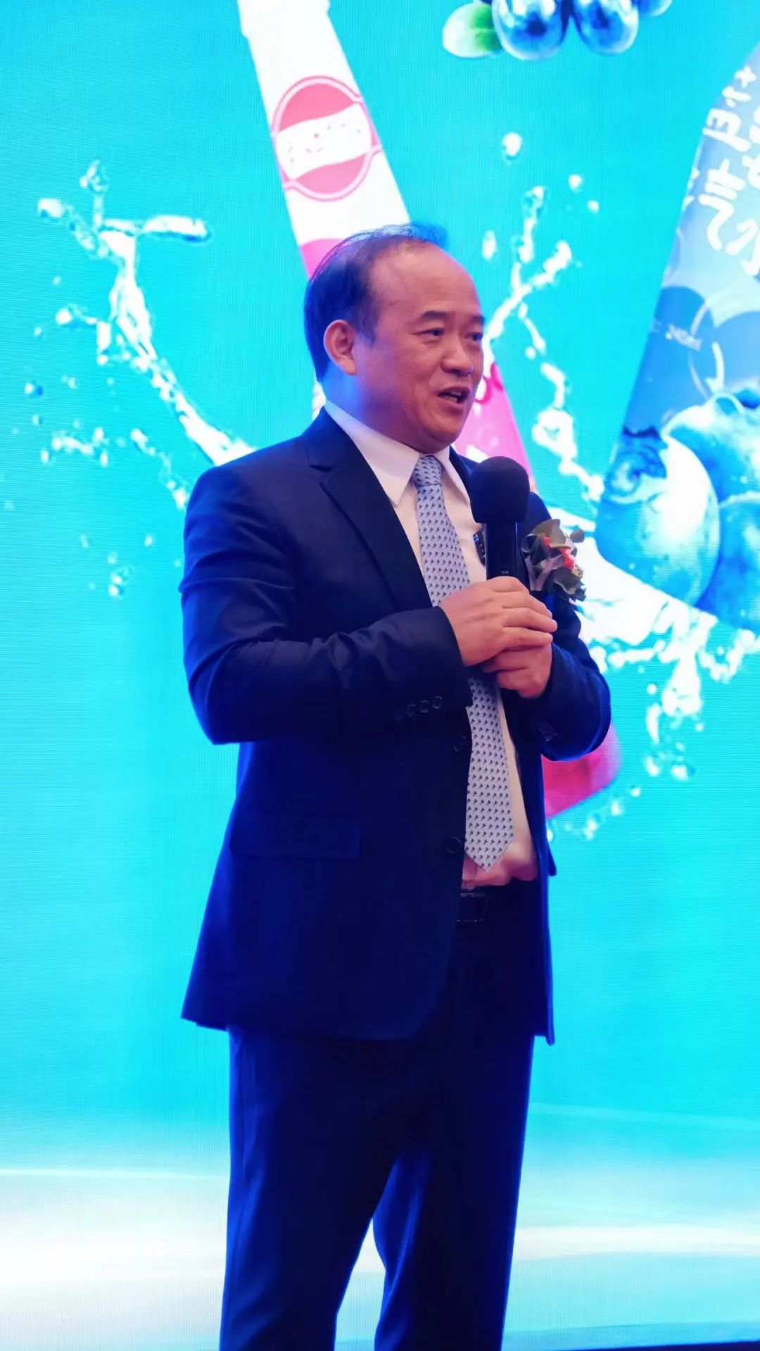 “不安常理出牌”的兰世立,能否“搅动”国产汽水现状?