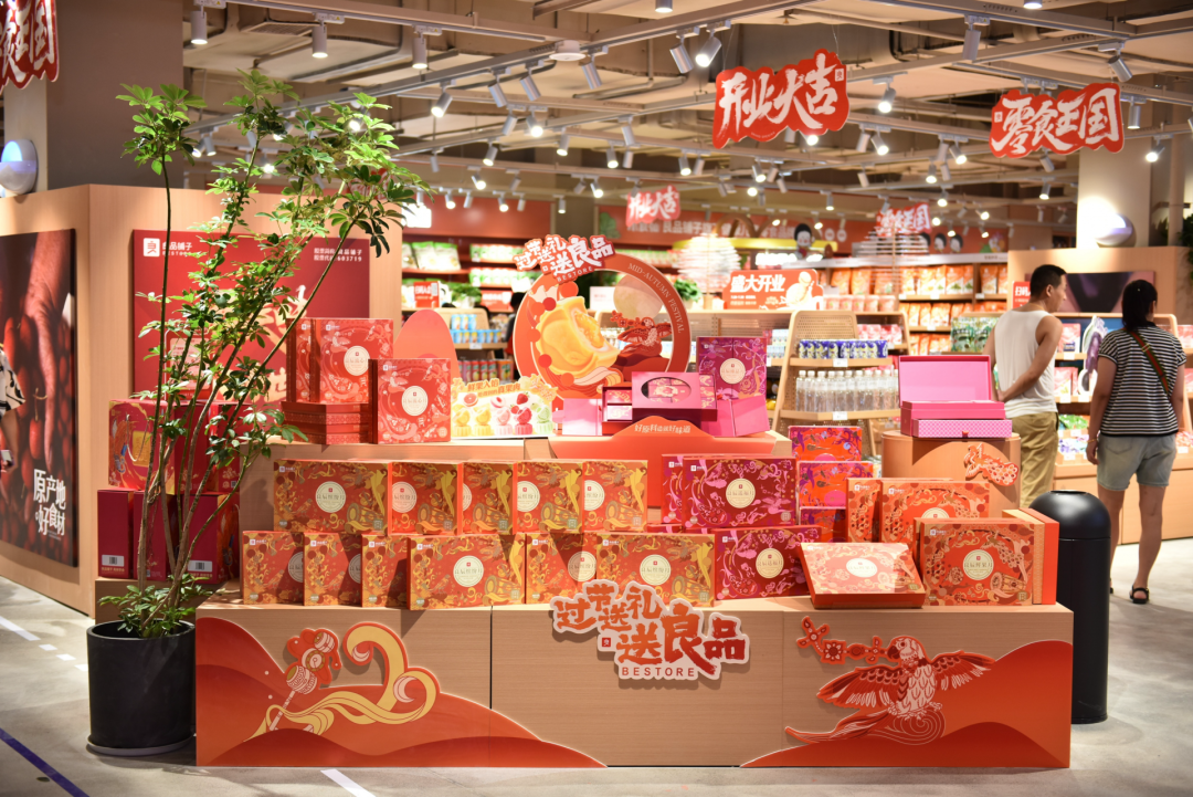 “助攻”品牌商销量、头部玩家亲自“下场”,量贩零食店这股热度能持续多久?
