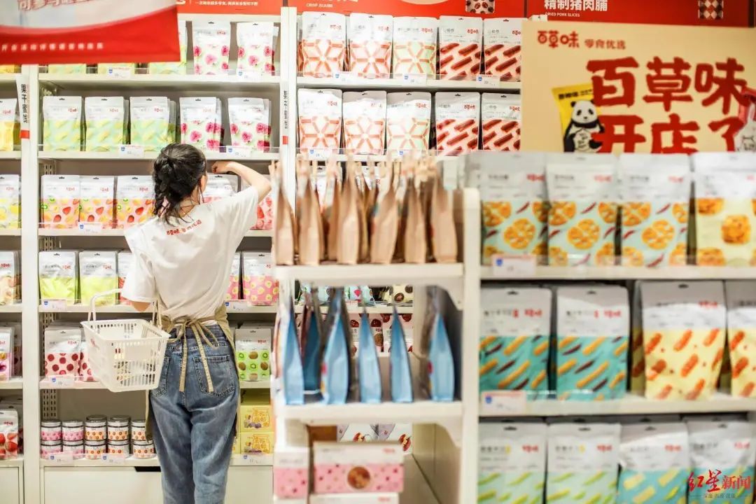 “助攻”品牌商销量、头部玩家亲自“下场”,量贩零食店这股热度能持续多久?