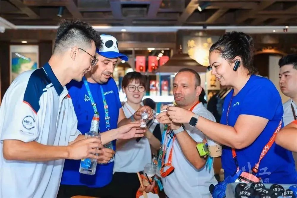 中国白酒X成都大运会:玩转跨界营销,谁在火热出圈?