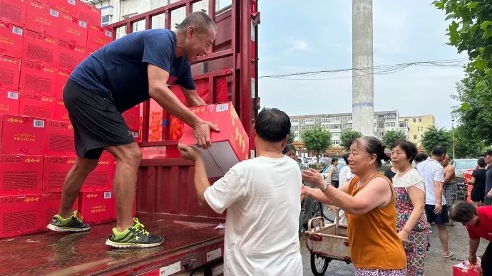 多家食品饮料企业为京津冀洪涝灾区捐款捐物