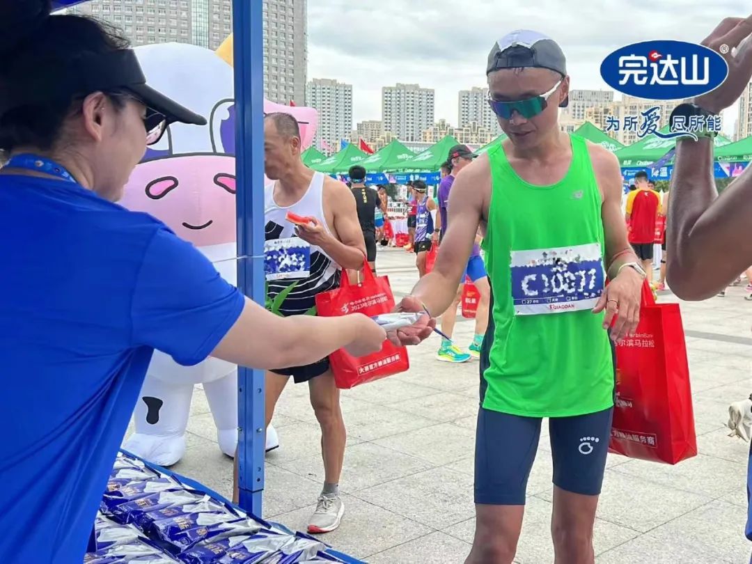 为所爱，尽情跑！完达山乳业亮相2023哈尔滨马拉松，高品质营养助力全民健康