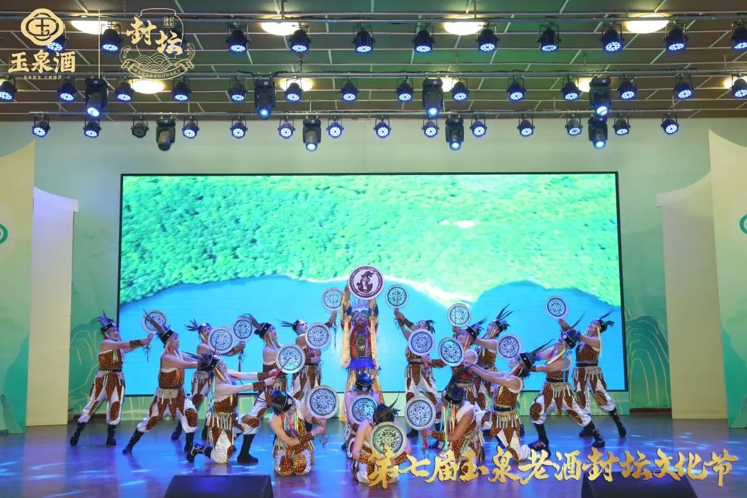 百年酒海、七届封坛：从“兼香引领者”到“东北新酒王”
