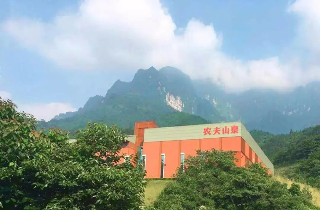 继恒大冰泉、康师傅后，怡宝也卷入“2元”矿泉水市场