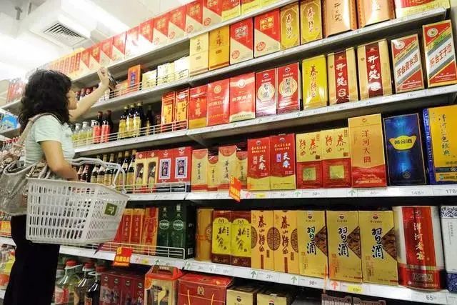 线上热、线下冷?中秋白酒到底好不好卖……