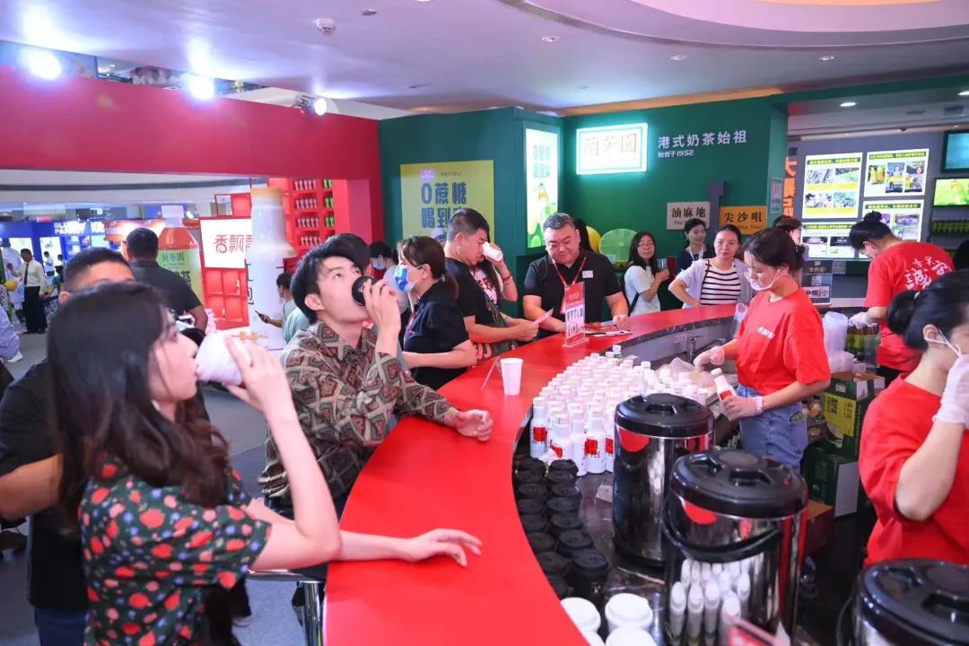 香飘飘“点燃”糖酒会招商热情,多款新品创新亮相