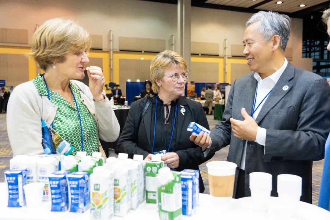 闪耀世界乳业峰会，伊利向世界传递液态奶创新力量！