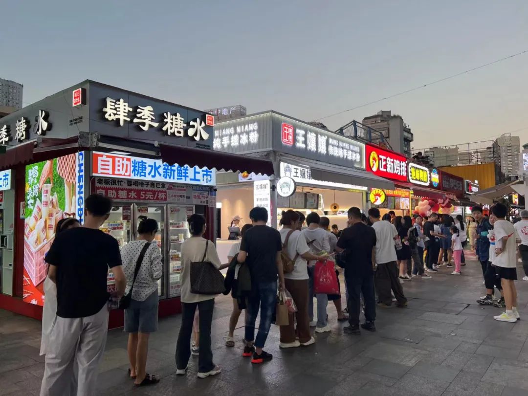 在抖音连破纪录的绝味，唤醒年轻消费者的卤味DNA