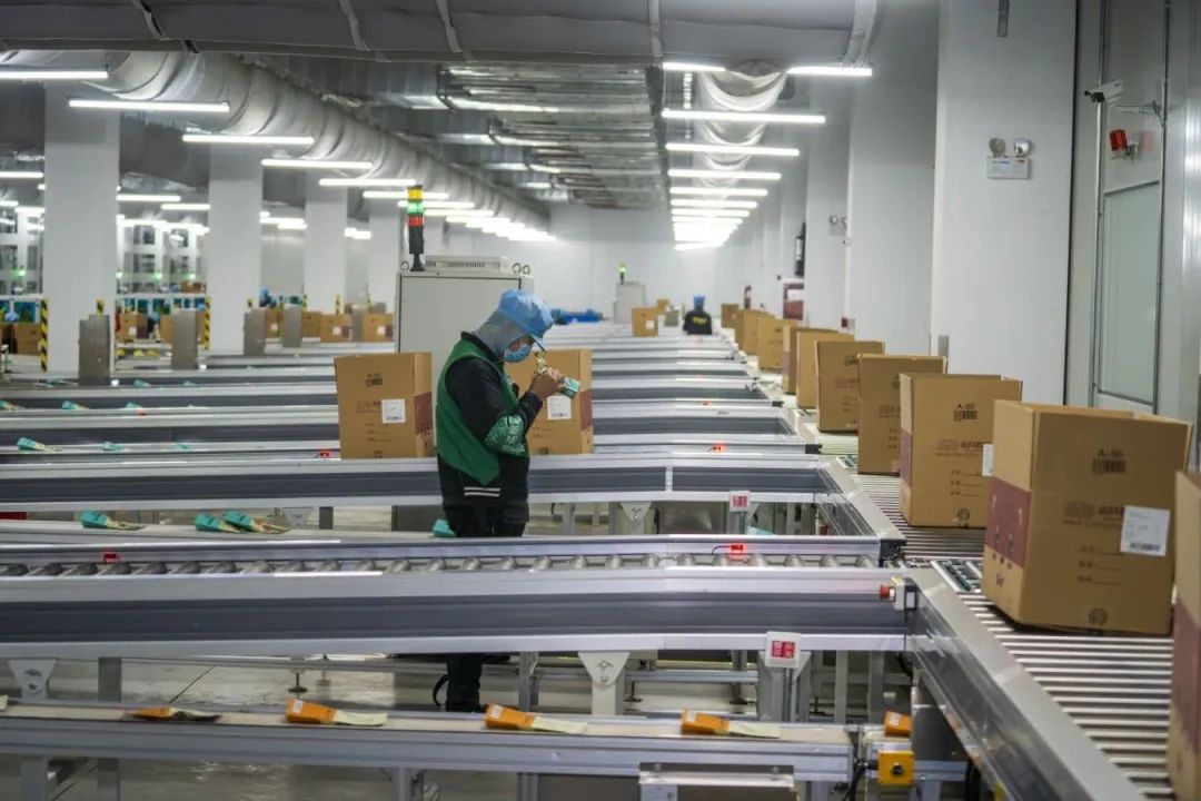 休闲零食行业PK质价比，三只松鼠“高端性价比”胜算几成？