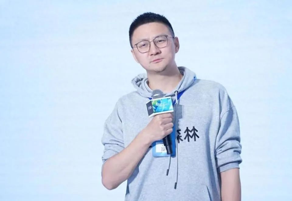 与农夫山泉暗战两年之后,唐彬森向钟睒睒“示好”!