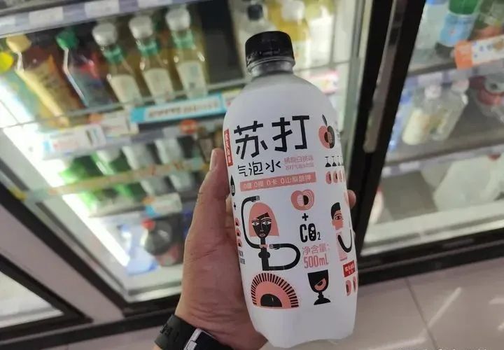与农夫山泉暗战两年之后,唐彬森向钟睒睒“示好”!