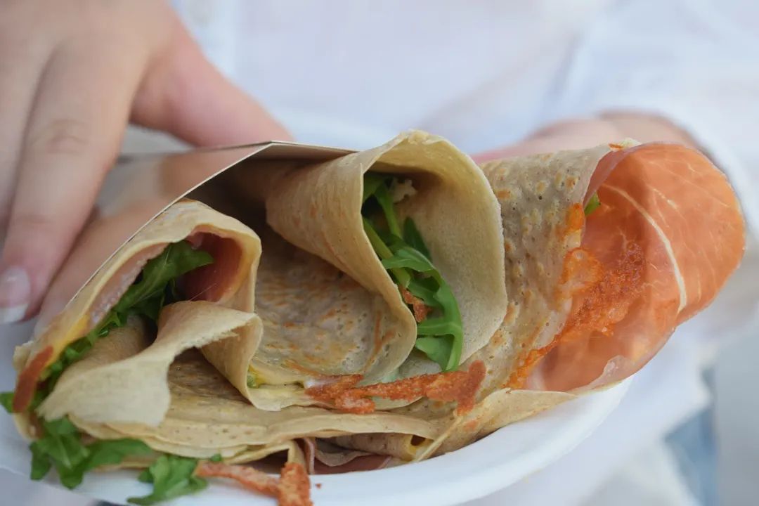 东北“煎饼神话”，一座20万人口小城的逆袭
