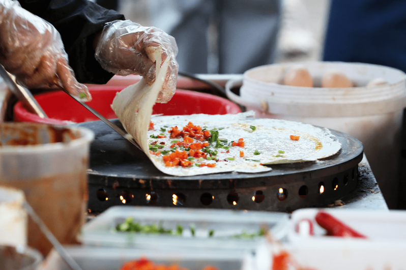 东北“煎饼神话”，一座20万人口小城的逆袭