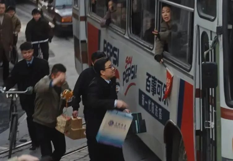 《繁花》爆火，百事可乐、光明、费列罗……谁的广告植入更赞！