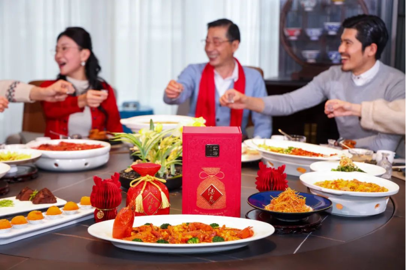 这顿春节团圆饭,被酒鬼酒做成了热辣滚烫的品牌事件