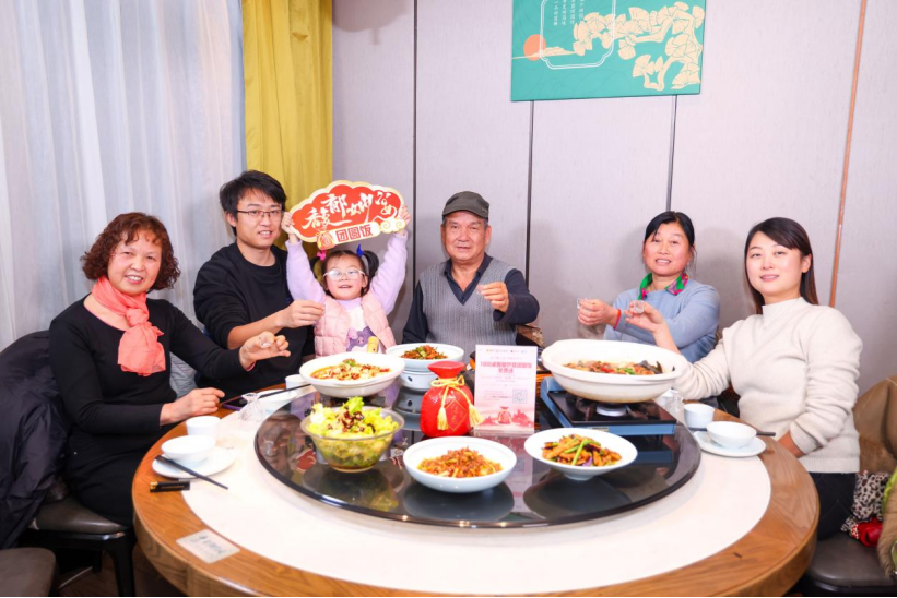 这顿春节团圆饭,被酒鬼酒做成了热辣滚烫的品牌事件