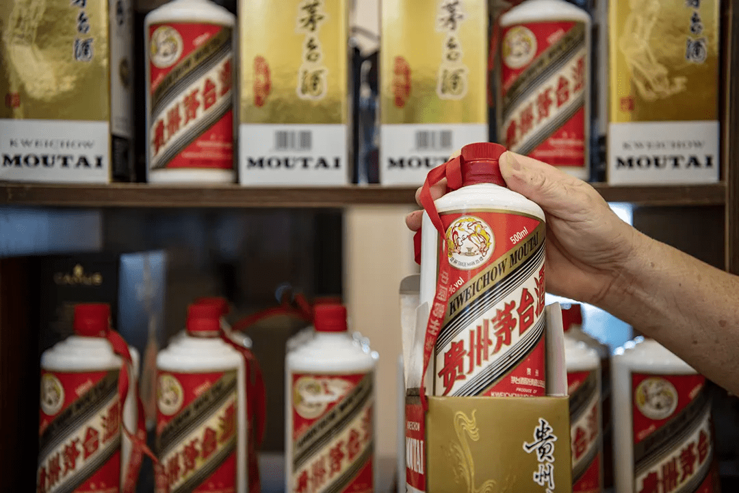 酒企“接二连三”官宣涨价,是一场不合时宜的自嗨?