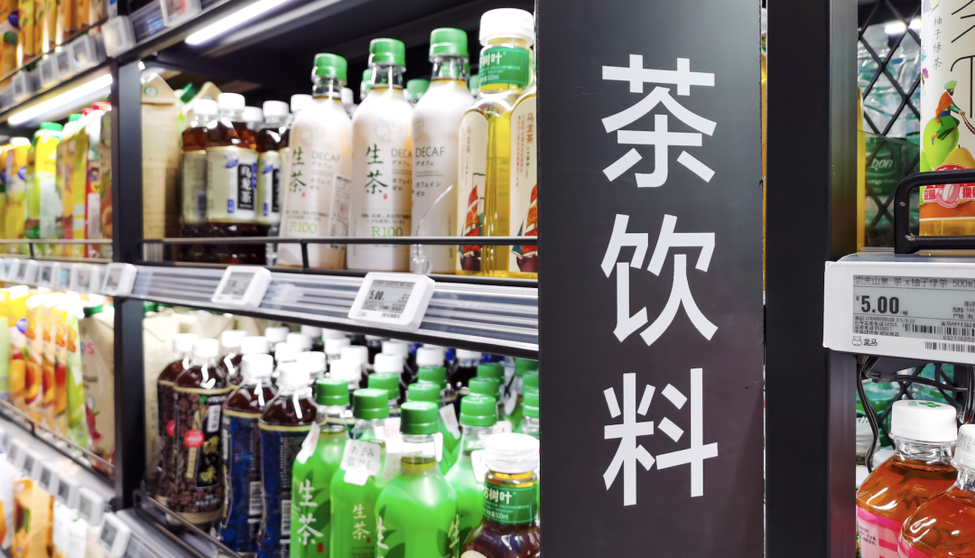 销量最大的康师傅与增量最大的农夫山泉，核心盘都锁定“茶饮料”