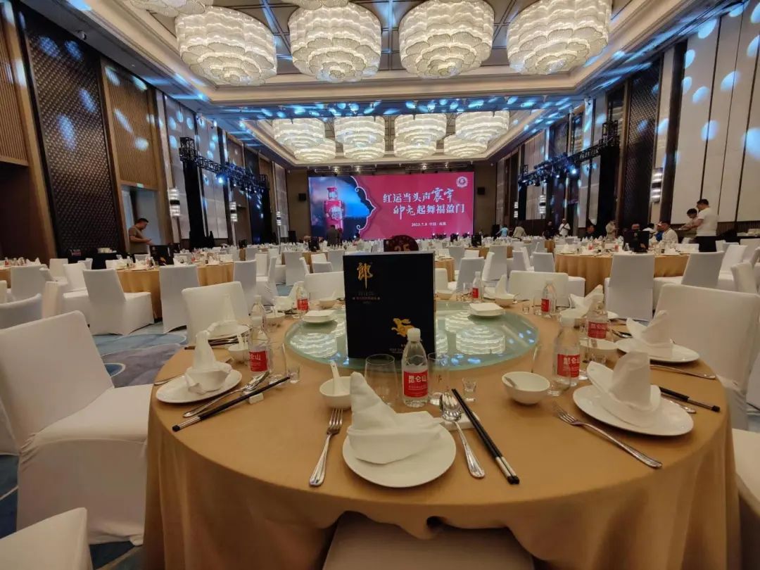 用一瓶水挖开酒水融合富矿,它做对了什么?