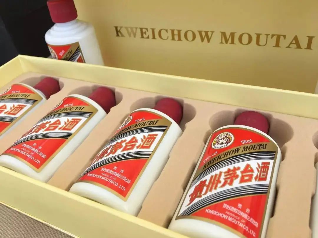 点击查看图片来源 中国白酒市场AB面:“追高”热度下滑,“大众酒扩容”成新风向