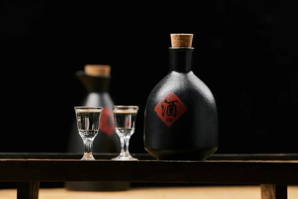 光瓶酒市场大热,背后三大误区不可忽视