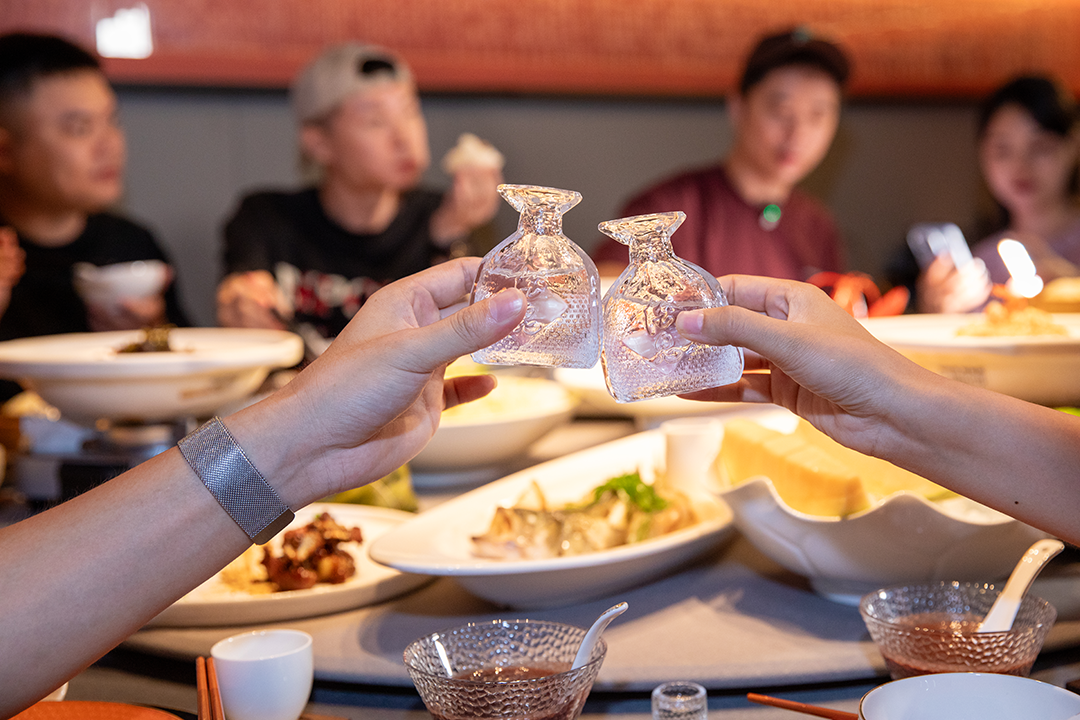 “湘酒配湘菜”, 酒鬼酒在端午请客吃饭