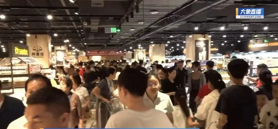 实探胖东来“爆改”永辉超市首店,毫无意外,爆了!