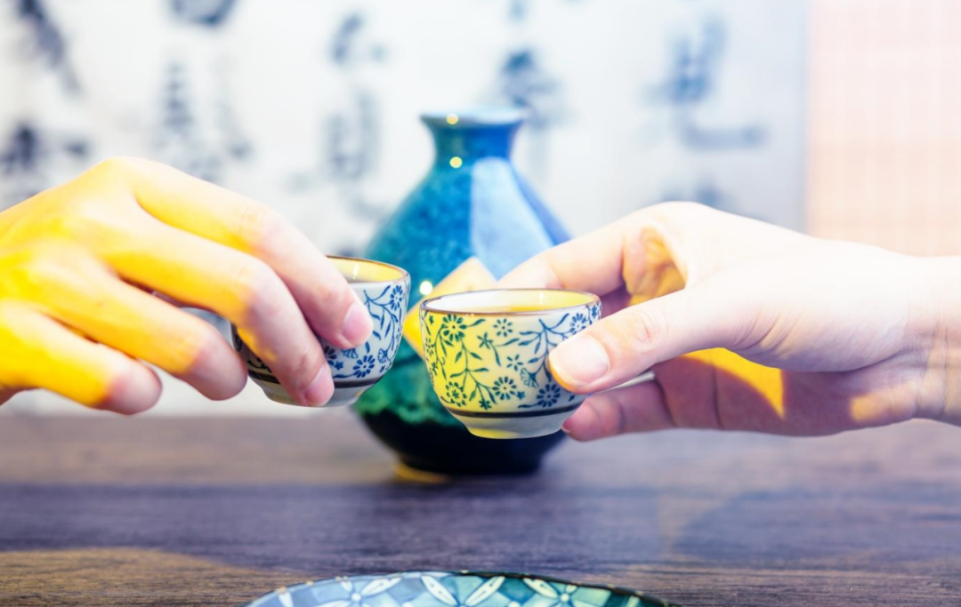 “保健酒+酱酒”赛道加热,最强王炸还是“蹭流量”?
