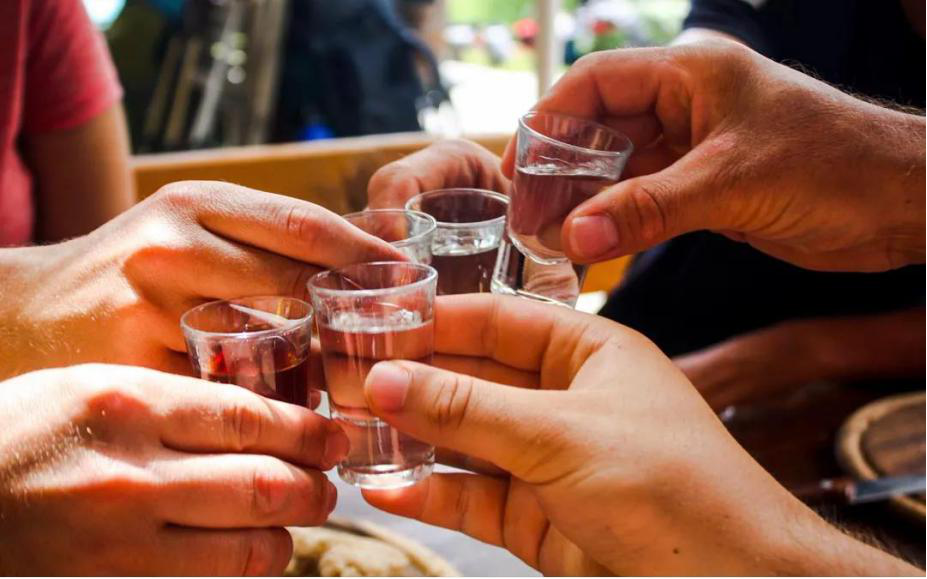 不破不立①｜光瓶+酱酒，能产生1+1>2的效果吗？