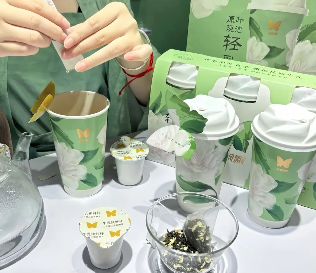 香飘飘“整顿”轻乳茶?DIY现泡、9.9元/杯,有市场吗?