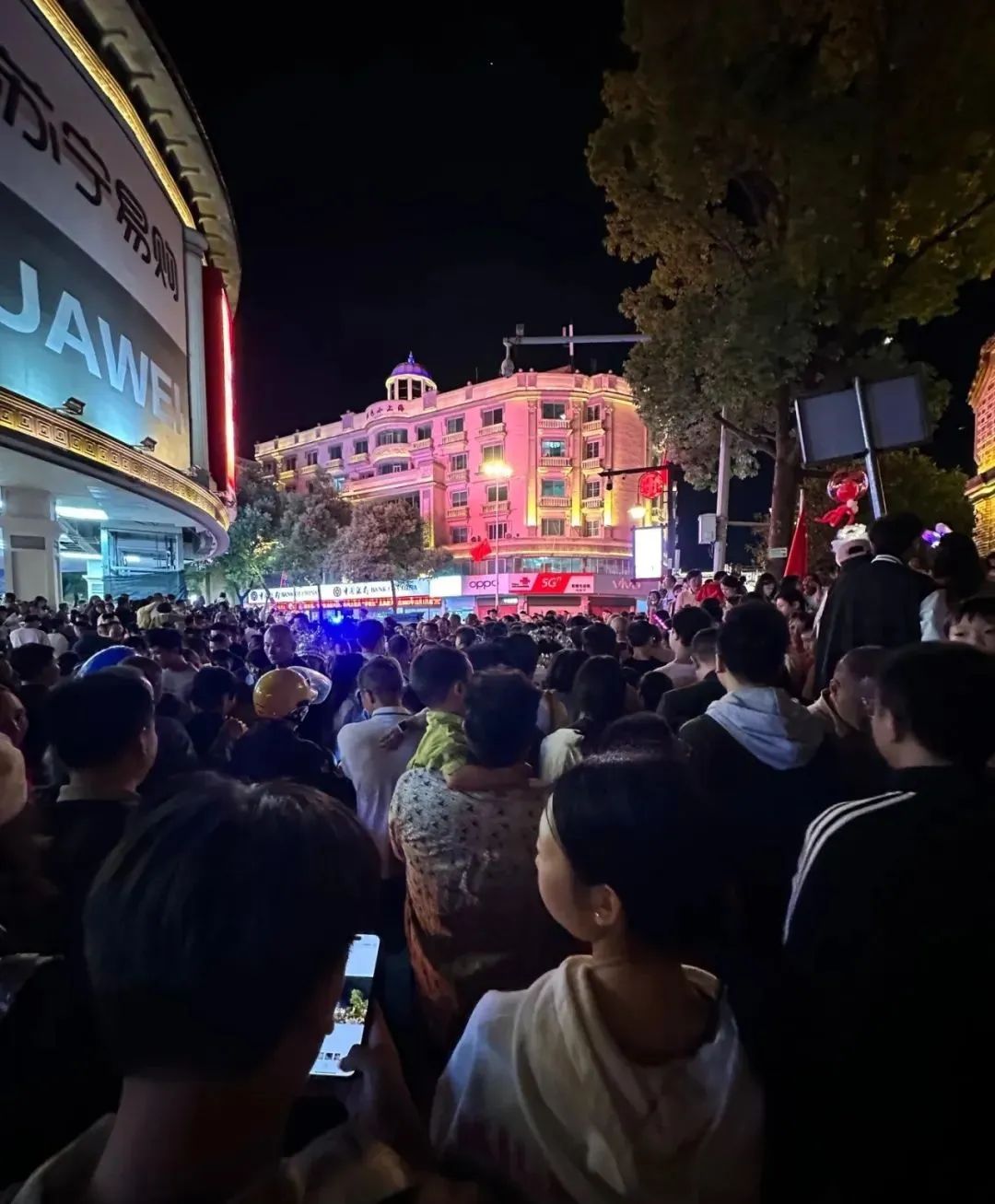 大品牌也啃不动小县城,品牌下沉掘金的真相是?