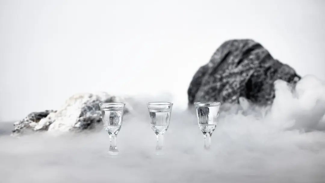 白酒底层逻辑②|光瓶酒与高端白酒的本质区别是什么?