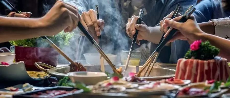 抠了服务跑了客户,负面争议缠身:“一哥”之名难保的海底捞,还能回来吗?