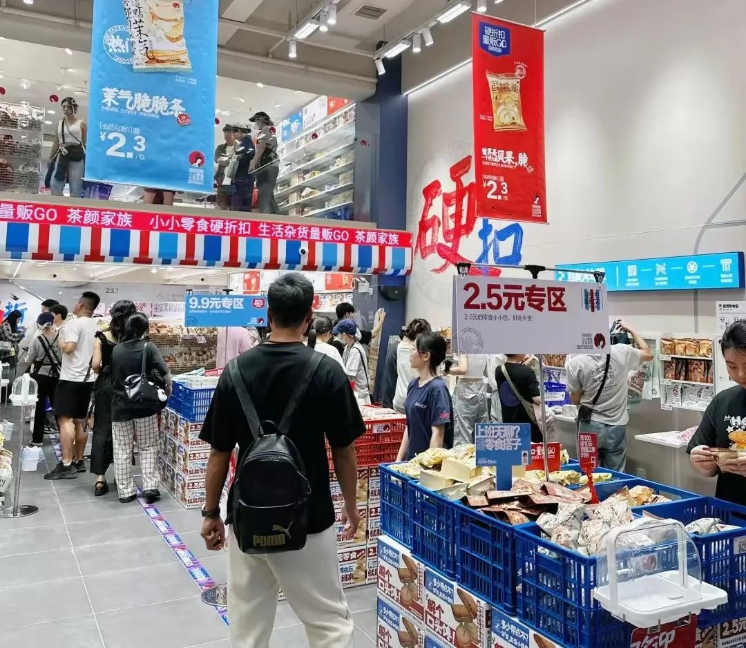 跨界出爆款!可口可乐、盐津铺子…食企营销出圈都怎么干?