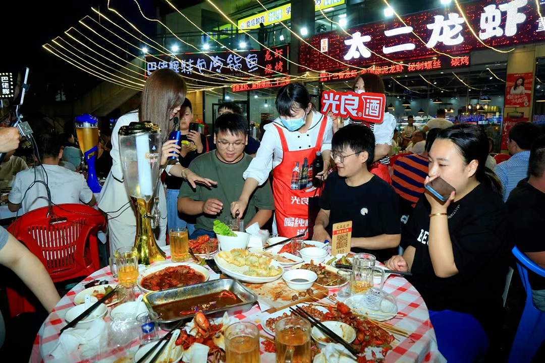 从“抢货架”到“造场景”，谁在重新定义“喝酒的理由”？