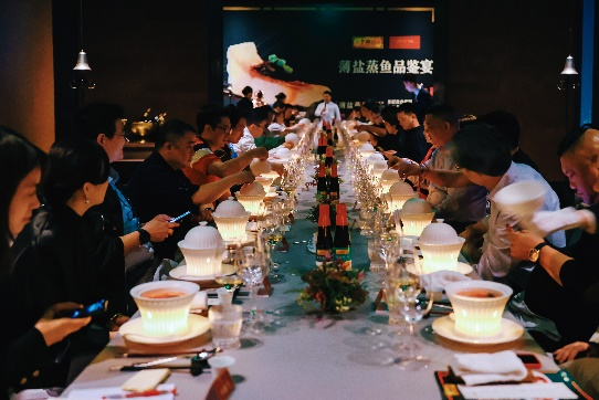 破解餐饮“慢增长”密码,重构餐企供应链服务,把复杂调味交给李锦记!