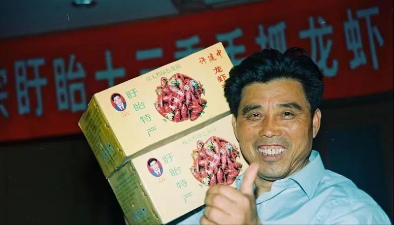 从“猪饲料”到“夜宵之王”,如今价格又腰斩:谁杀死了小龙虾的巨头梦?