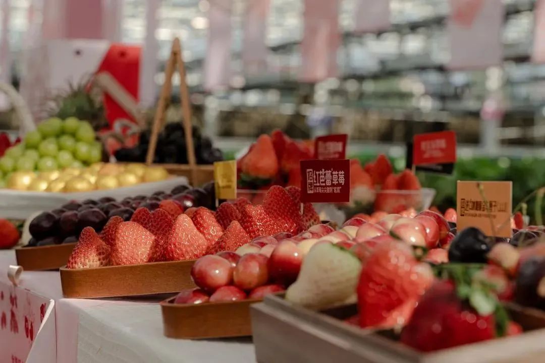 狂亏4亿,一年关店近千家:卖“天价水果”的百果园,割不动消费者了