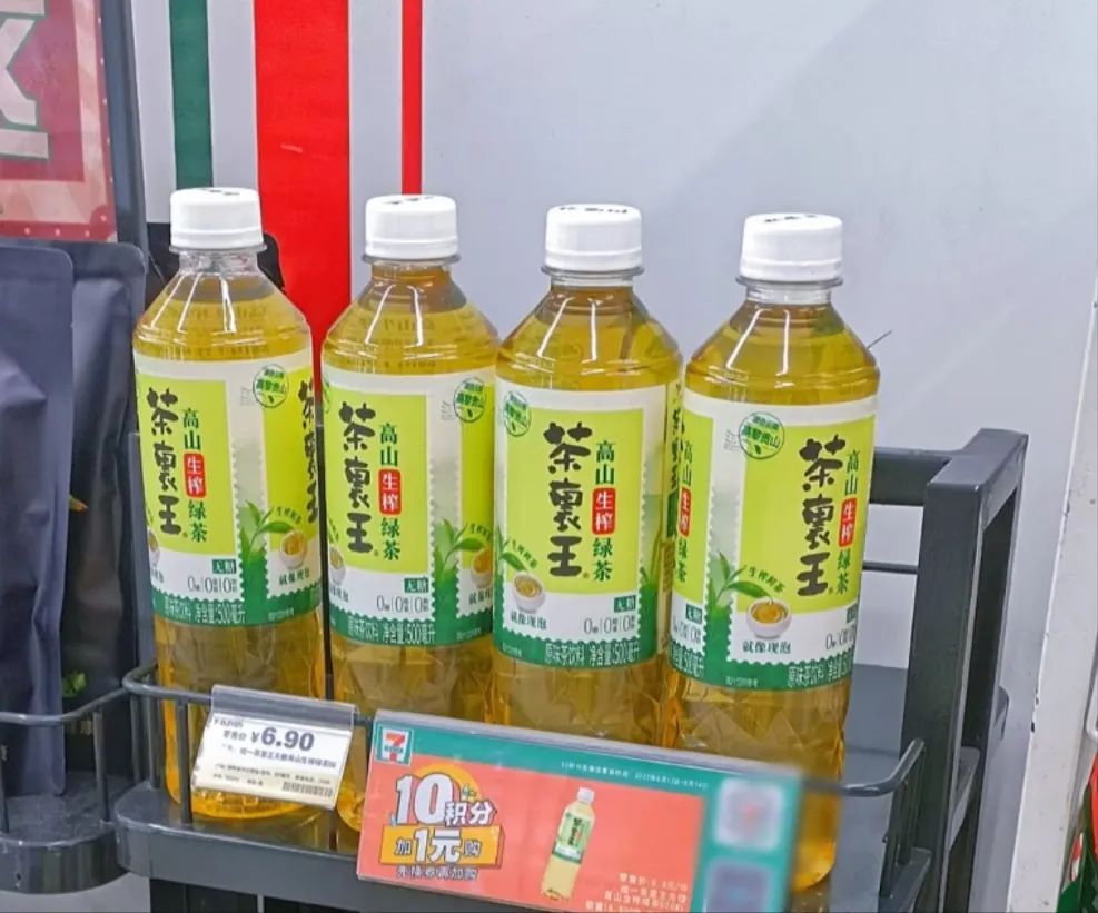 康师傅又推一款无糖茶新品,这次主打“生榨”概念