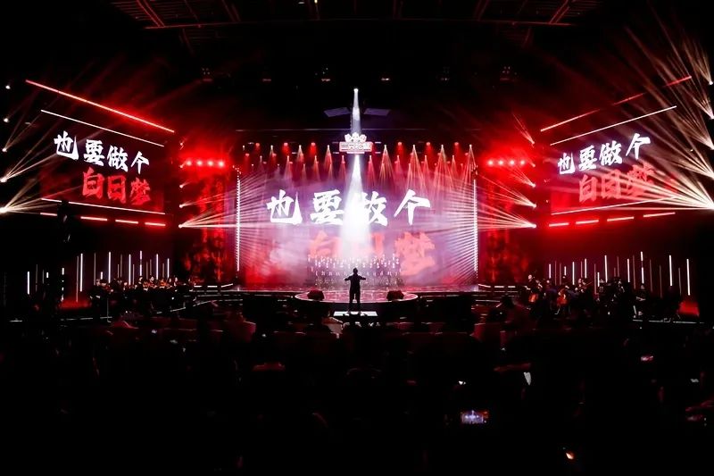 三只松鼠：从“坚果零食”与“线上销售”向“大消费全品类、全渠道全业态”跃迁；康师傅上新高端方便面……