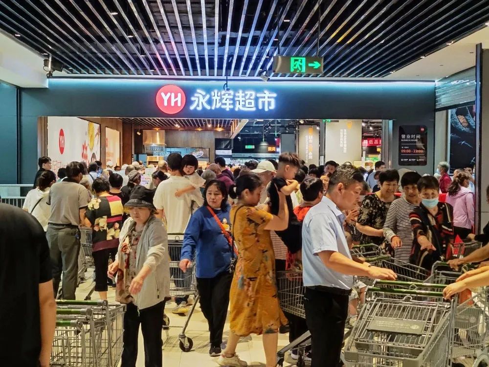 三只松鼠：从“坚果零食”与“线上销售”向“大消费全品类、全渠道全业态”跃迁；康师傅上新高端方便面……