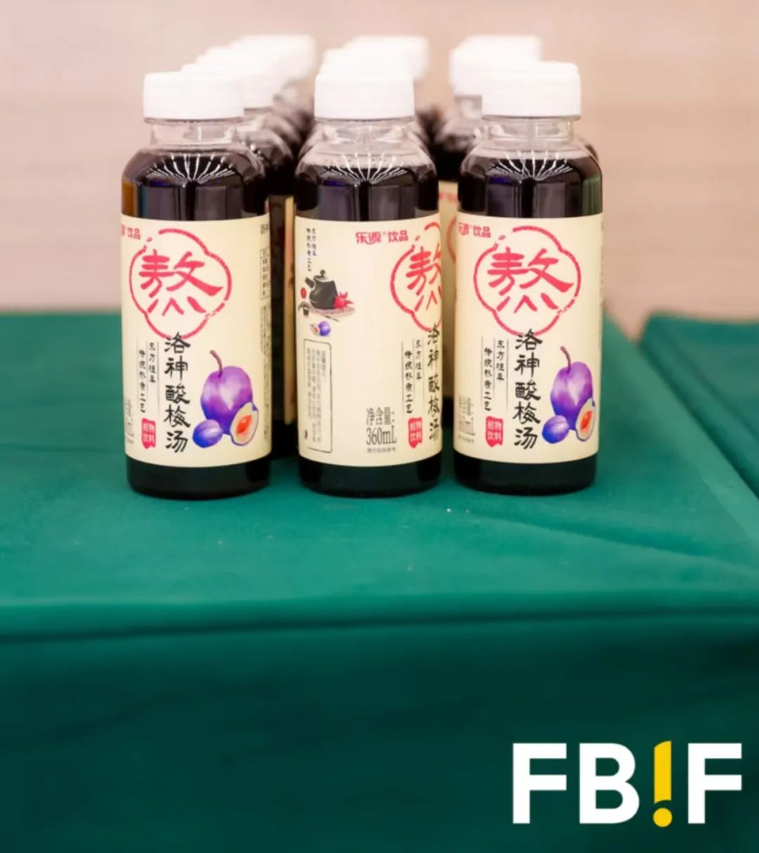 从“0糖0脂”到“药食同源”,饮料巨头为何集体 “卷” 向养生水?