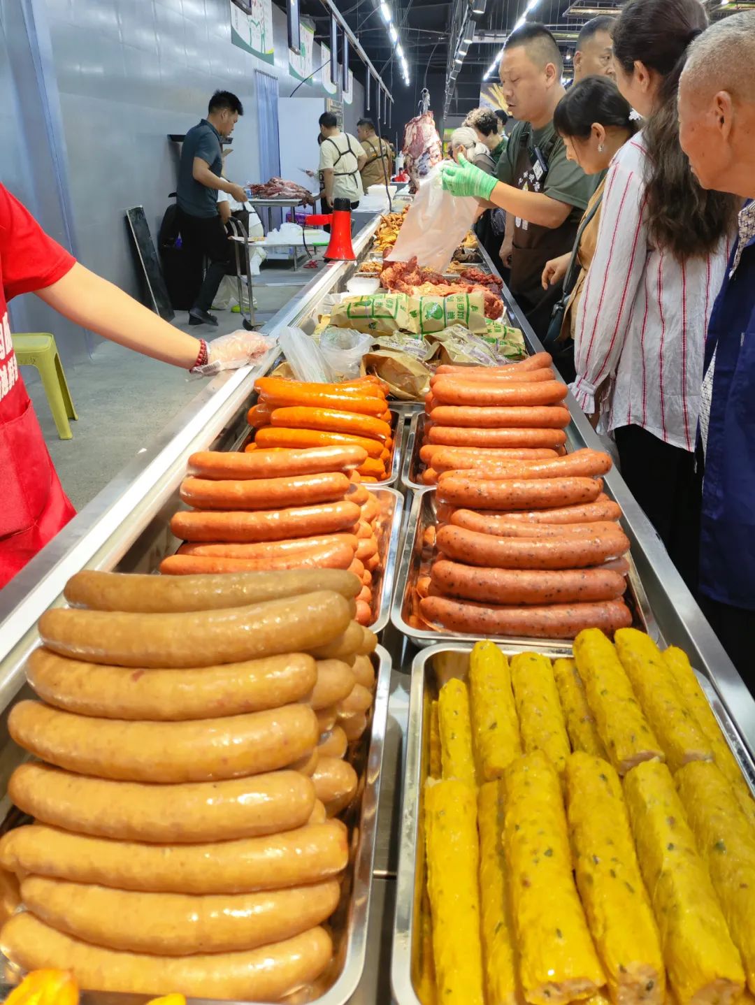 腐皮肉卷顶流诞生：宜可黄金肉卷斩获“2025品类冠军”大奖！​