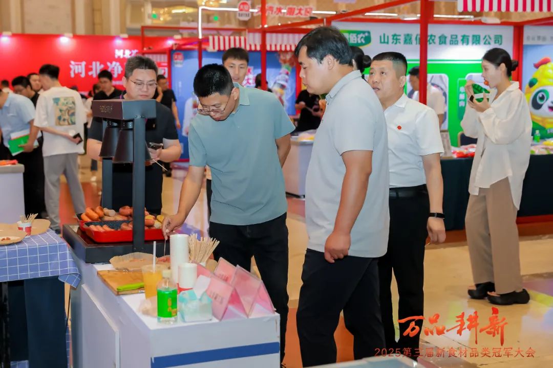 腐皮肉卷顶流诞生:宜可黄金肉卷斩获“2025品类冠军”大奖!