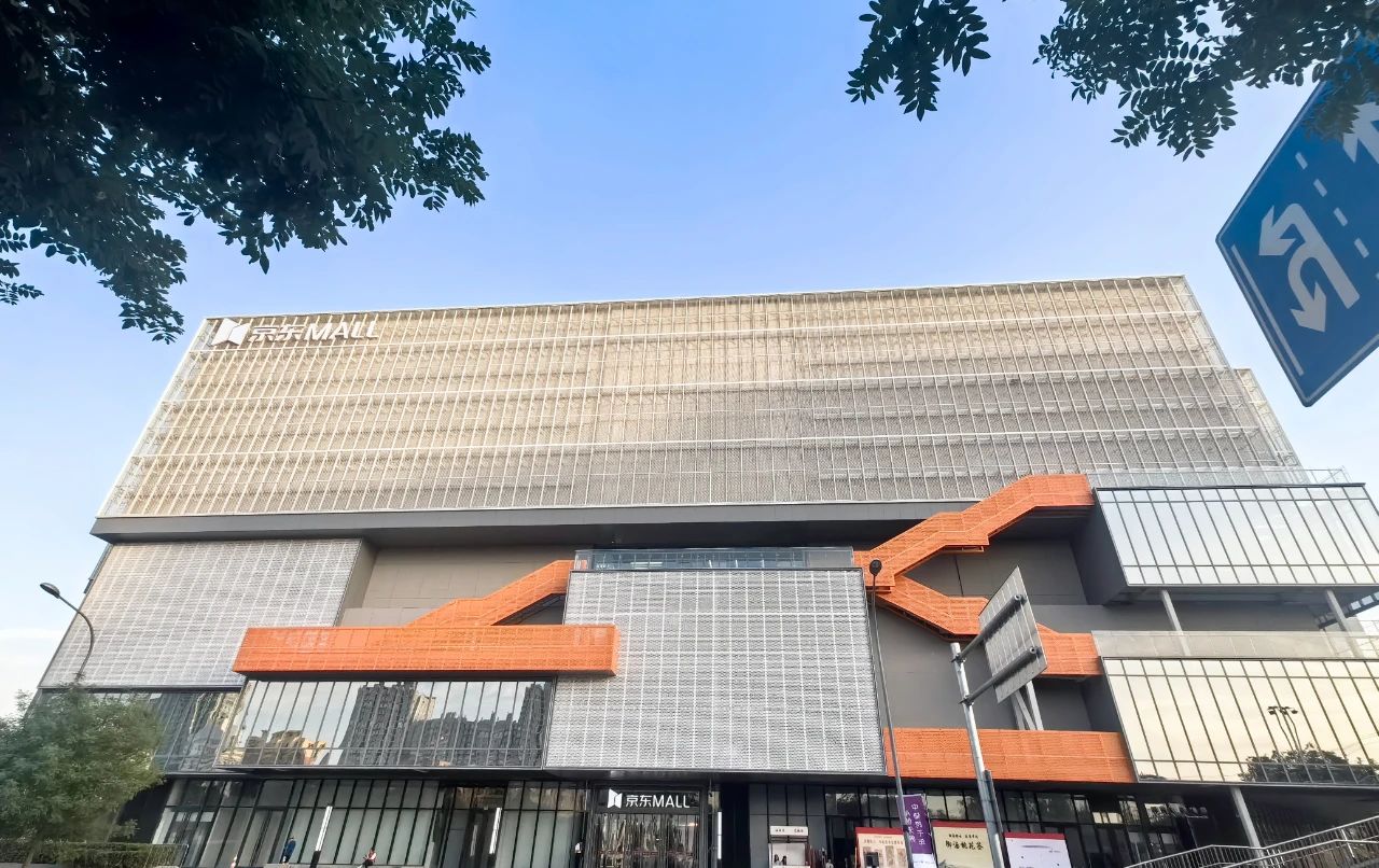 7.8万平“超体”加百店七鲜：京东线下狂飙，能否打破零售“不可能三角”？