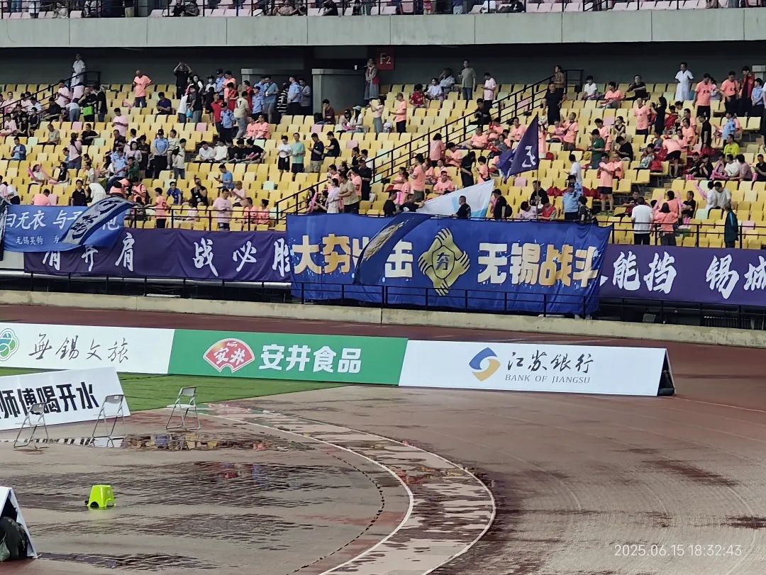 梗王“苏超”爆成顶流!泼天富贵被安井“肉多多”烤肠接住了……