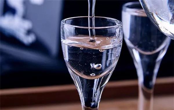 酱酒为什么不爱做小瓶装？
