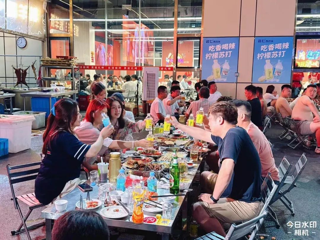“双场景”驱动，“品类王”名仁苏打水再出王炸